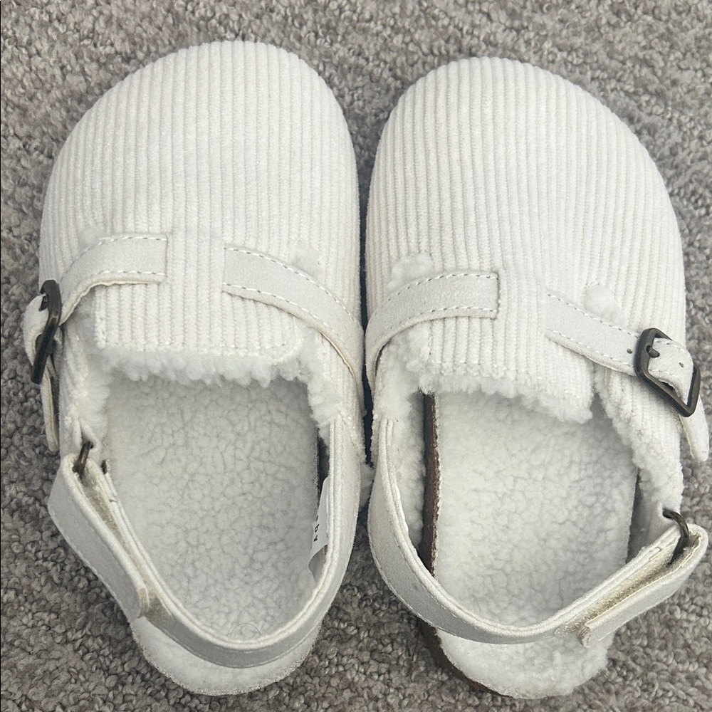 Baby gapCozy White Kids Shoes SZ 9/10